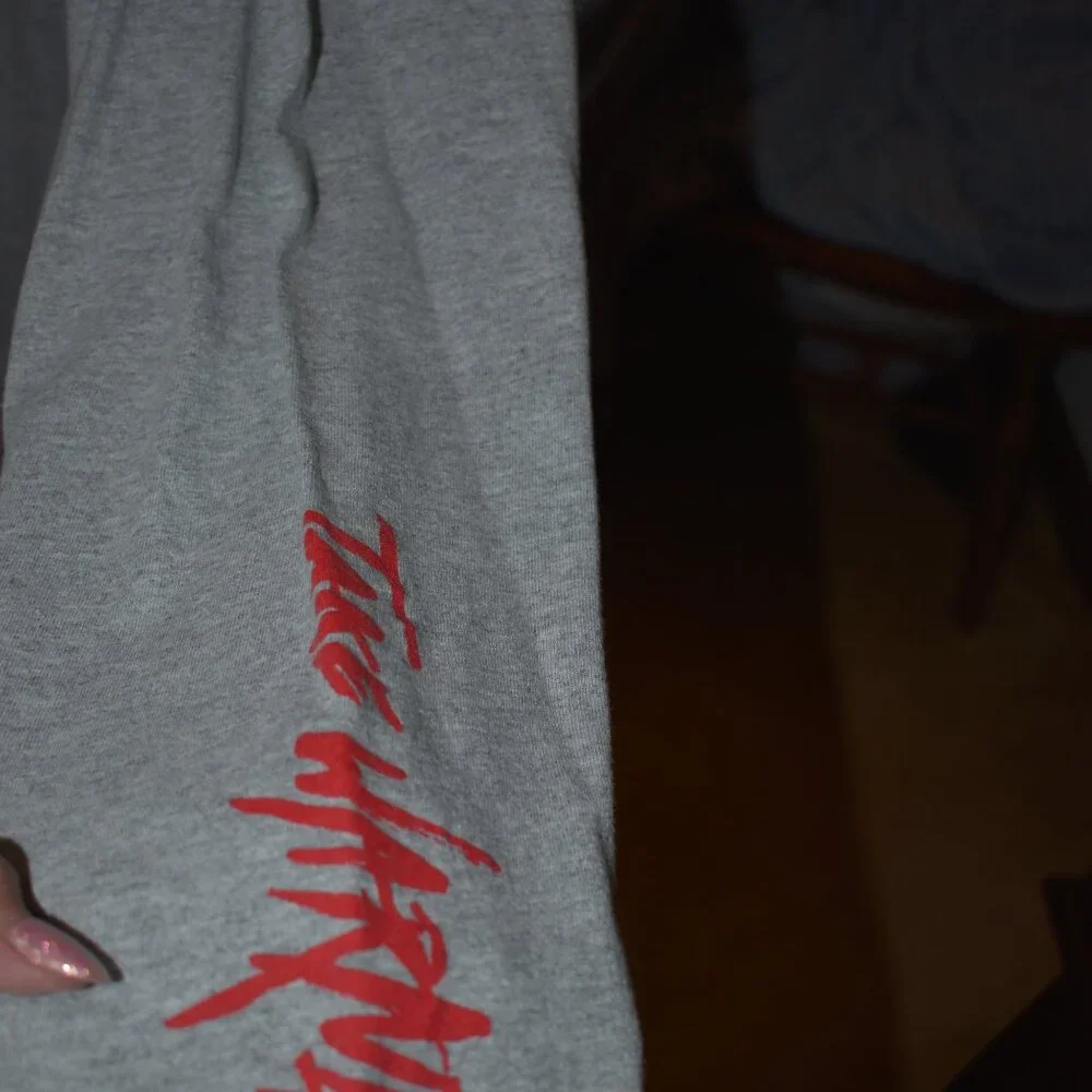 tee - Picture 2 of 5